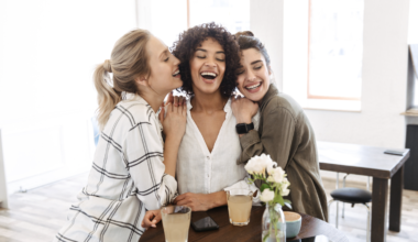 A new mother with her friends. This depicts the changes in friendships after having a baby and how to maintain strong, supportive relationships during this time.